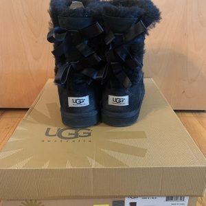 Black bailey bow uggs